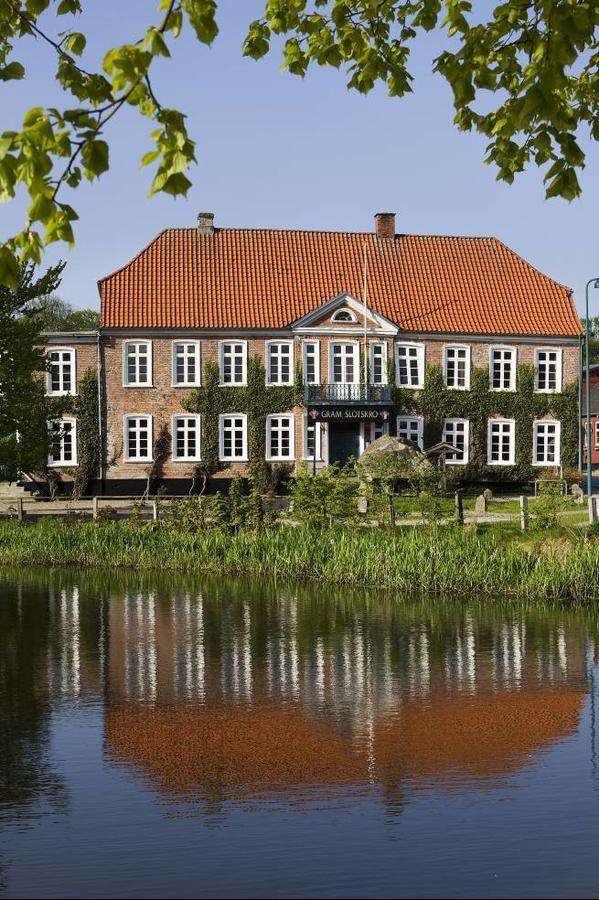 Gram Slotskro Exterior foto